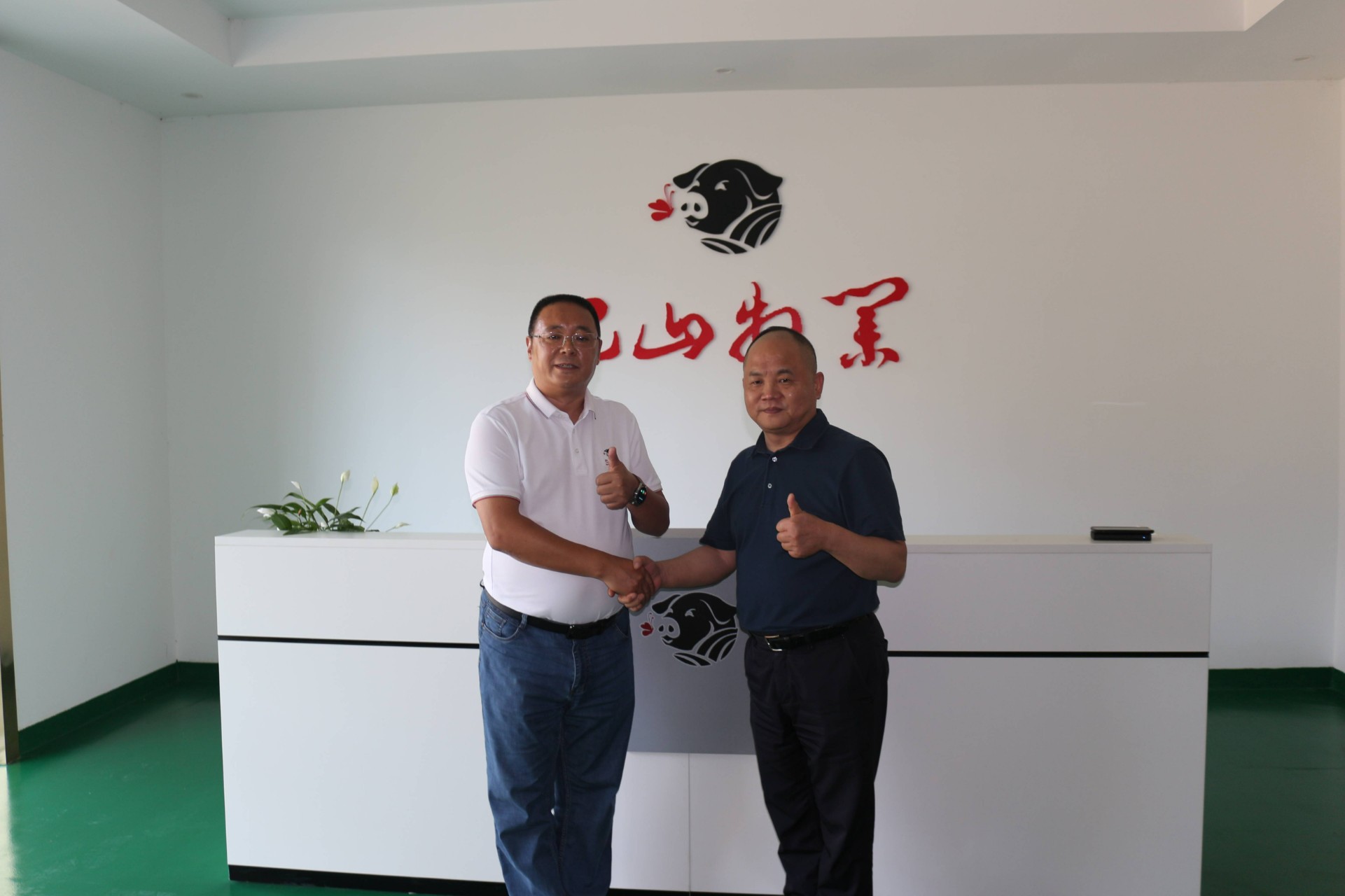 眉州東坡集團(tuán)董事長(zhǎng)王剛率公司高管一行到我公司實(shí)地考察并達(dá)成戰(zhàn)略合作